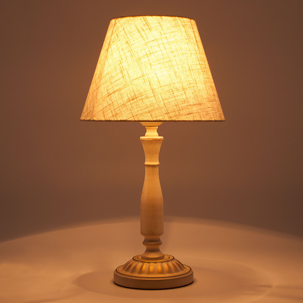 Классическая настольная лампа 01060/1 белый с золотом фото в интернет магазине Супермаркет света