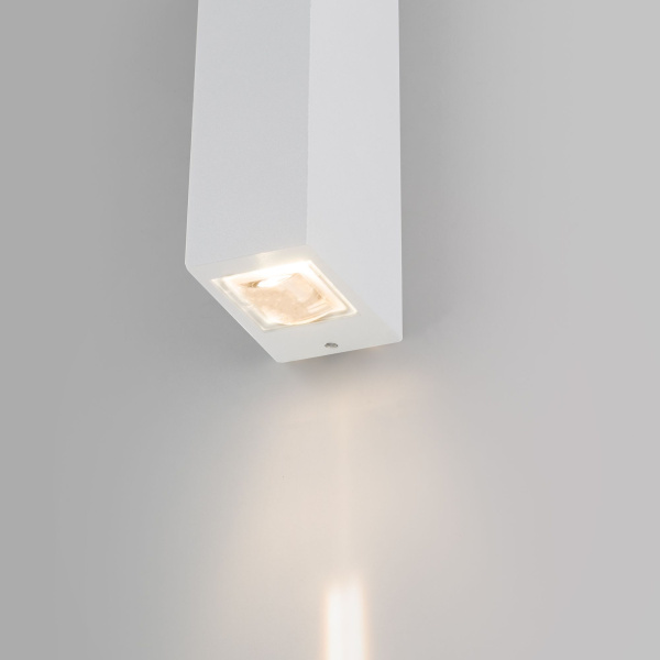 Уличный настенный светодиодный светильник Blaze LED IP54 35136/W белый фото в интернет магазине Супермаркет света