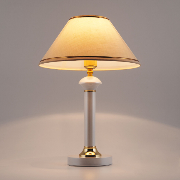 Настольная лампа с абажуром 60019/1 глянцевый белый фото в интернет магазине Супермаркет света